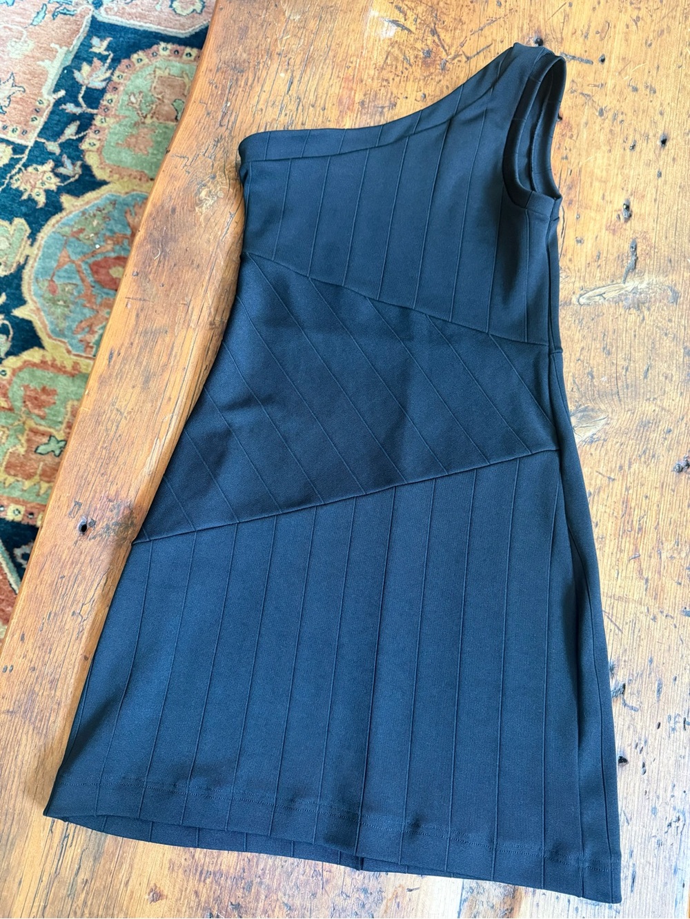 Papillon Blanc Black One-Shoulder Sheath Dress